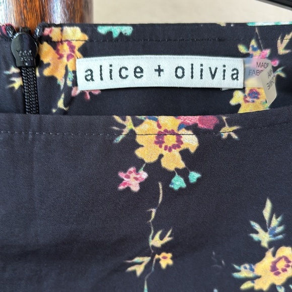 Alice + Olivia  bell sleeve floral blouse - Picture 4 of 5